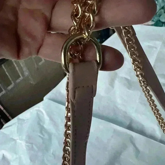 Bagamour Pink Crossbody Bag with gold chain - Picture 3 of 13